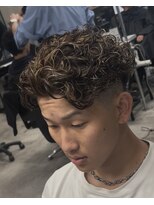 イーラ アメ村店(era)&nbsp;サーフバック　ツイストスパイラル眉カットメンズパーマ