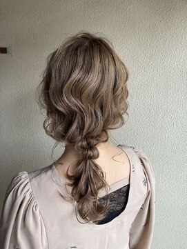 トランク(TRUNK) ニュアンスが可愛いポニーテール