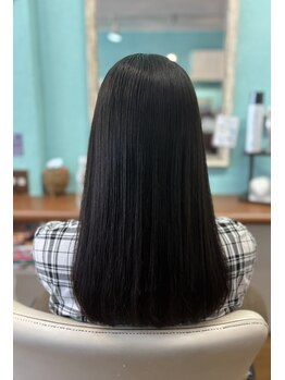 カリーナ CARINA'の写真/【平安通駅すぐ】あなたの髪のクセに合わせた施術で、どんなクセ毛も柔らかいストレートに仕上げます！