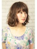心地よいフェザーカールで春香るリラクシーミディ