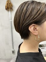 ヴィア(via) 大人ショート×伸びても気になりにくいハイライト