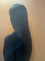 クネア(kunea)&nbsp;ロング/暗髪/寒色系カラー/ダークアッシュ/ストレートロング