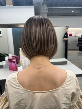 ジルブラン(JIL BLAN) ハイライトバレイヤージュダブルカラーショートカット30代40代