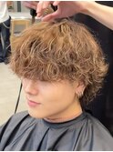 渋谷メンズボブウルフ緩め波巻きスパイラルハイライトパーマ