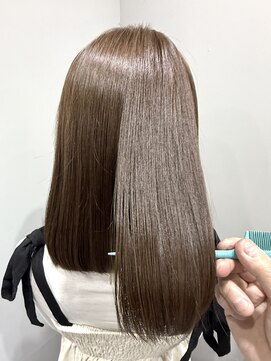 ヘレナトウキョウ(Helena Tokyo) ミディアムストレート 髪質改善で艶のある美しい髪 20代お勧め