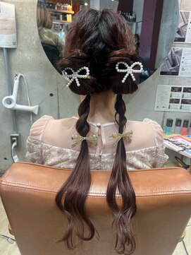 コージー(Kozy) ☆結婚式お呼ばれヘアアレンジ/ツイン編みおろし☆v