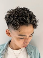 ルーシー 渋谷(LUCEY) オールバックパーマ極道パーマホワイトメッシュフェード短髪