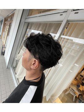 シン(SHIN) くせ毛を生かしたスタイル