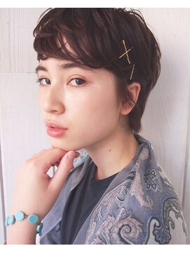 コス(kos) 『nanuk＊UEKI』セミウェットなスキマバング＊タイトショート