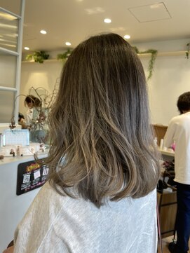 フレリス(FreRis) 大人かわいいバレイヤージュ/アンブレラカラー/イメチェン