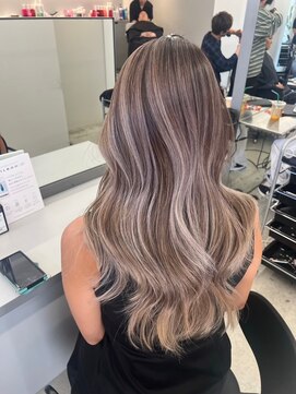 ジルブラン(JIL BLAN) ハイライトバレイヤージュダブルカラーショートカット30代40代