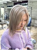 ベージュハイトーンダブルカラーケアブリーチインナーカラー髪色