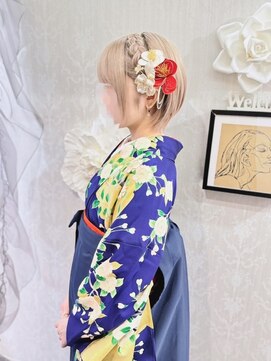 アトリエビューティーアミュ(atelier beauty AmU) 卒業式 袴着付け 編み込みハーフツイン×花飾り