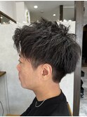 ツイストスパイラルパーマアップバング短髪ツーブロック刈り上げ