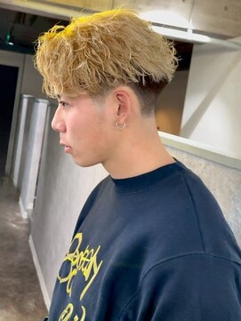 ホーミーズ 横須賀中央店(homies) ブリーチ ハイトーン ツイストスパイラルパーマ ツーブロック