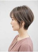 白髪ぼかしハイライトで纏う、大人のニュアンスショート