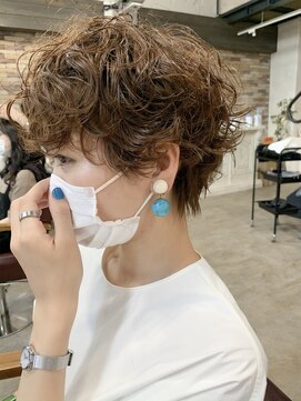 アリー 原宿 表参道(ALLY) [ALLY阿部]透明感のあるベージュ×シンプルなショート×デジパー