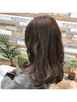 ハウオリ ヘアーワークス(Hauoli hair works) インディゴ×ハニーシルバーカラー
