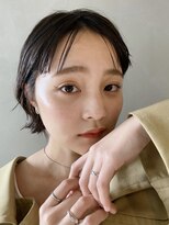 ナチュラルアイの目尻にポイントをおいた凛としたメイク