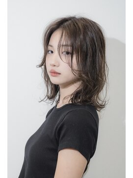 ワタイ(Watai) 切りっぱなしワンレンの韓国ヘアーニュアンス