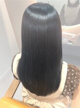 アルファノース(Arpha North) 天使の輪がきれいな艶髪ロングヘアー