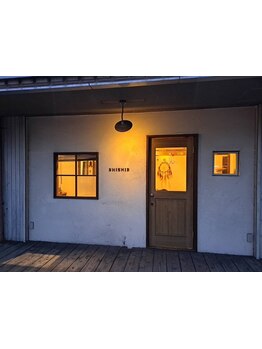 印象を決める顔周りのカットと髪質改善トリートメントで、あなたの魅力を最大限に引き出します！