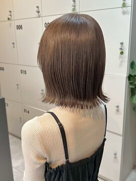 ディーエックス ウエスト(Dxxxx WEST) 艶感ベージュ×外ハネボブ