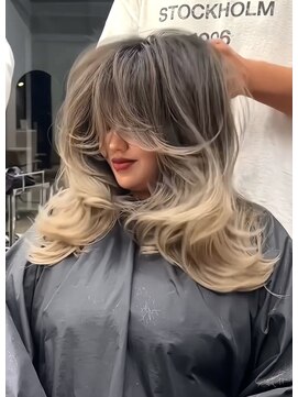 ヌエン 渋谷(NU/EN) 海外ガール風バレイヤージュ×レイヤーカット