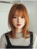 オレンジベージュ/ぱっつん前髪/顔まわりレイヤー/くびれヘア
