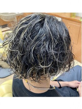 オージス(Og's)の写真/髪質やクセを見極めたカットで、サロン帰りの仕上がりが長く続く♪あなたに一番似合うスタイルをご提案。