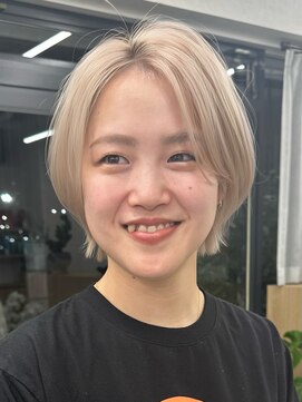 エルヘアメゾン(el. hair maison) レイヤーボブ静岡ショートボブブリーチホワイトベージュ