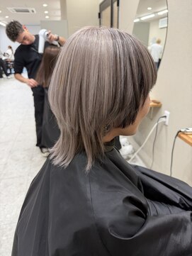 シカ 神戸三宮元町店(Cica) ウルフ デザインカラー ハイトーン ブリーチ 三宮