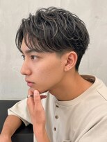 ヨシザワインク プレミアム 横浜 桜木町店(YOSHIZAWA Inc. PREMIUM)&nbsp;束感ショート爽やかツーブロック毛流れセンターパートバーバー