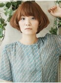 美しい煌やきを演出するストレートタッチの艶ボブゆる巻き
