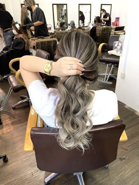 ユートピア(U topia) 秋/バレイヤージュ/ホワイトベージュ/ホワイトブリーチ