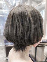 ビースリー ロア&nbsp;外ハネショートボブ×イルミナカラー