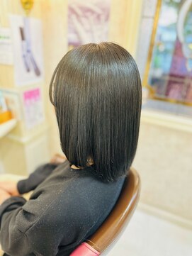 美容室 ティンカーベル 切りっぱなしボブ