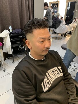 アイズ 海老名(AIZU) フェードカットショートスタイルツイストパーマスパイラルパーマ