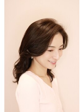 アンベリールフルー(EMBELLIR fleur) 大人のフェミニンセミディ