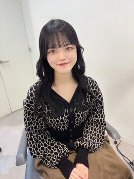 ユーフォリア 渋谷グランデ(Euphoria SHIBUYA GRANDE) 黒髪ロング 重め前髪 前髪ぱっつん ブルーブラック