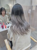 シダ(sida)&nbsp;暗染め履歴から「ホワイトシルバー×グラデーション」