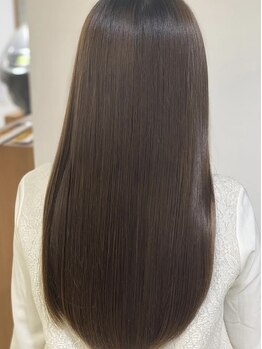 髪質改善トリートメントで指通りなめらかな潤うサラツヤ美髪を実感☆質にこだわる大人女性におススメ◎