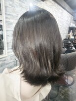 ヴィソップ(V.S.O.P)&nbsp;赤み消しアッシュブラウン×外ハネ切りっぱなしボブ