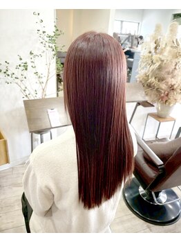 リル(LiL)の写真/自然な艶と柔らかさ◎クセをしっかり伸ばしながらもまっすぐ過ぎない自然なストレートを体感してください♪