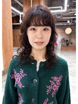 シカ(sica)&nbsp;ミディアムパーマウルフ顔まわり