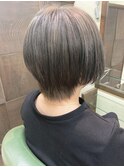 オリーブベージュ