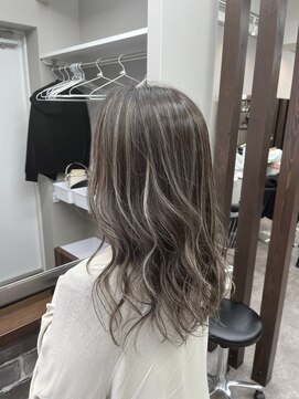 エミーバイモアムー(Emmie byMoremuu) 白髪ぼかしハイライト(issy color)