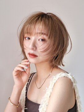 シスタ(SISTA) ハイトーンシャギーボブ外ハネ顎ラインボブ【自由が丘】