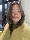 ツヤ髪オリーブベージュ×ミディアムレイヤーカット【CHICA】