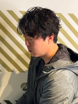 バーバーバー アカバネ(BARBER-BAR AKABANE) 大人の色気を出すラフなカールのメンズパーマ 微分けバング#1